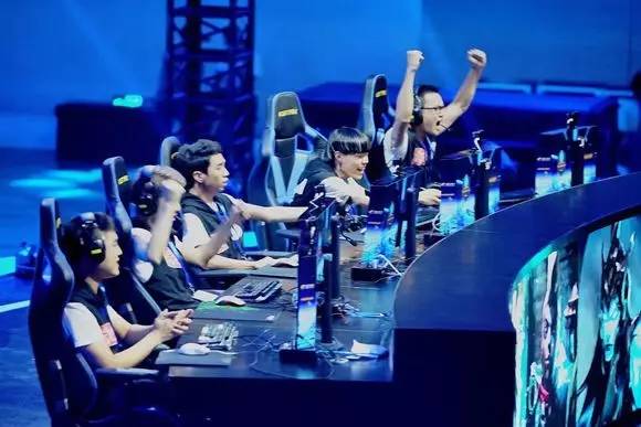 创造奇迹，C9首轮全败，如今却从A组突围晋级